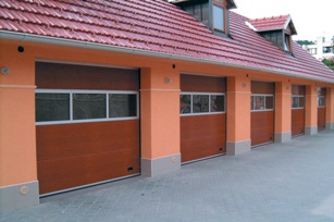Seknčí garážová vrata